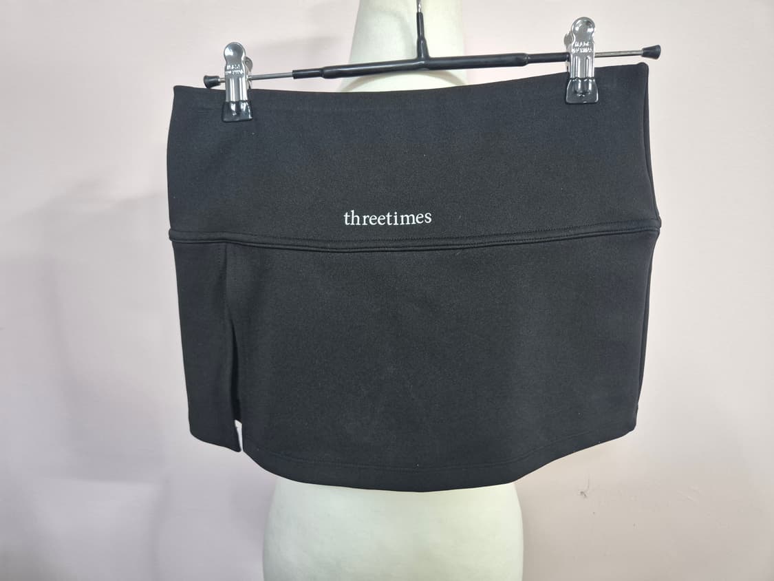 쓰리타임즈 애슬레틱 슬릿 스커트 블랙 색상  상품이미지1