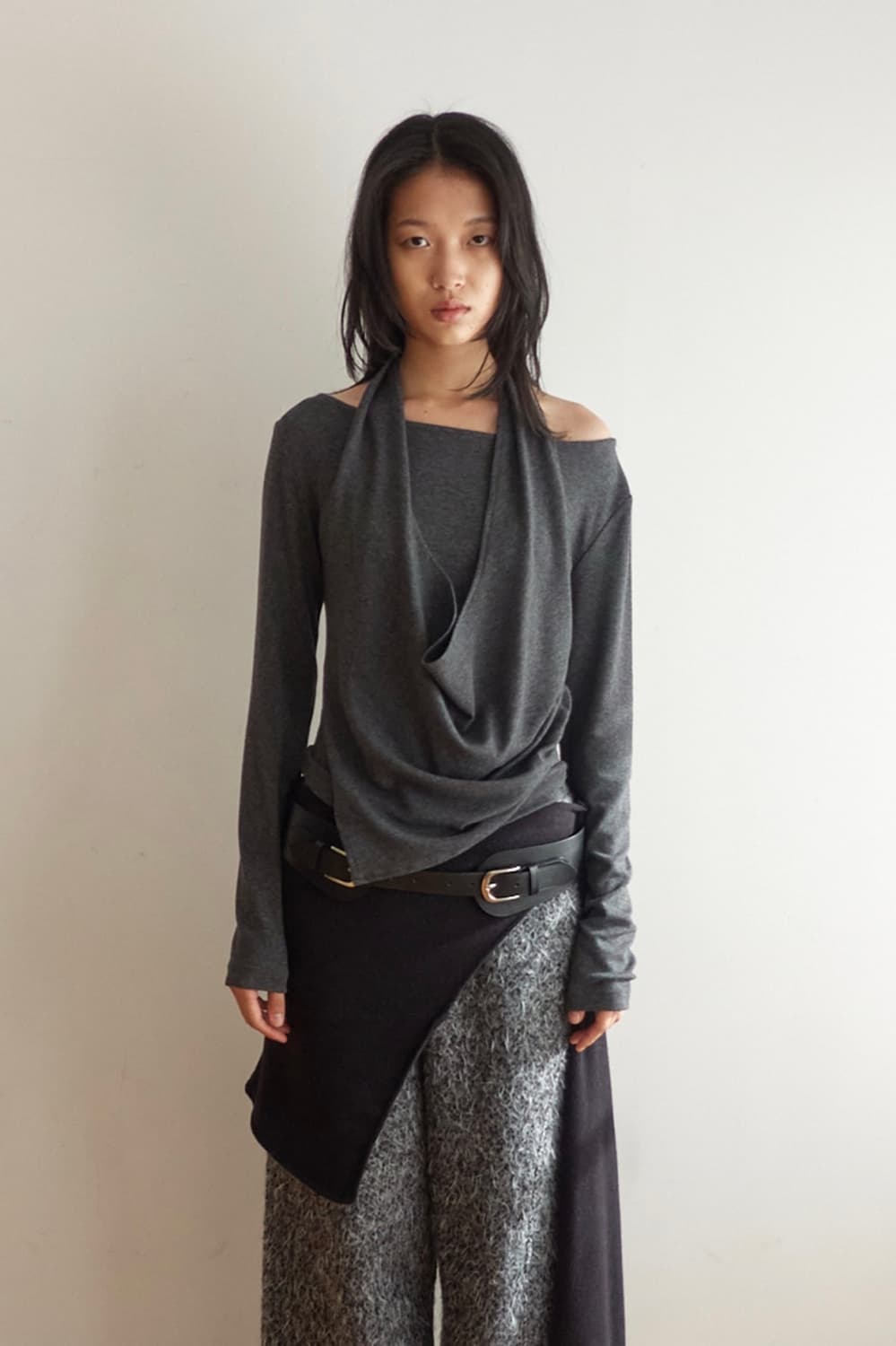 CERRIC 세릭 레이어드 홀터 탑 / 차콜 상품이미지1