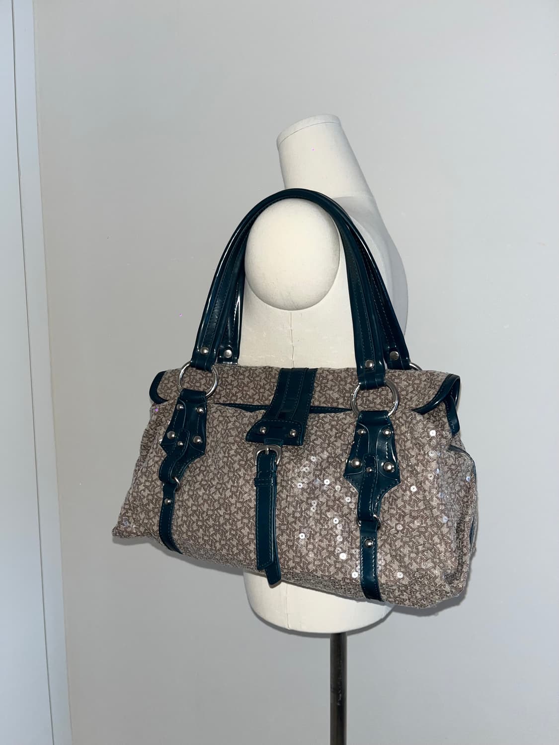 📦DKNY spangle shoulder bag 상품이미지2