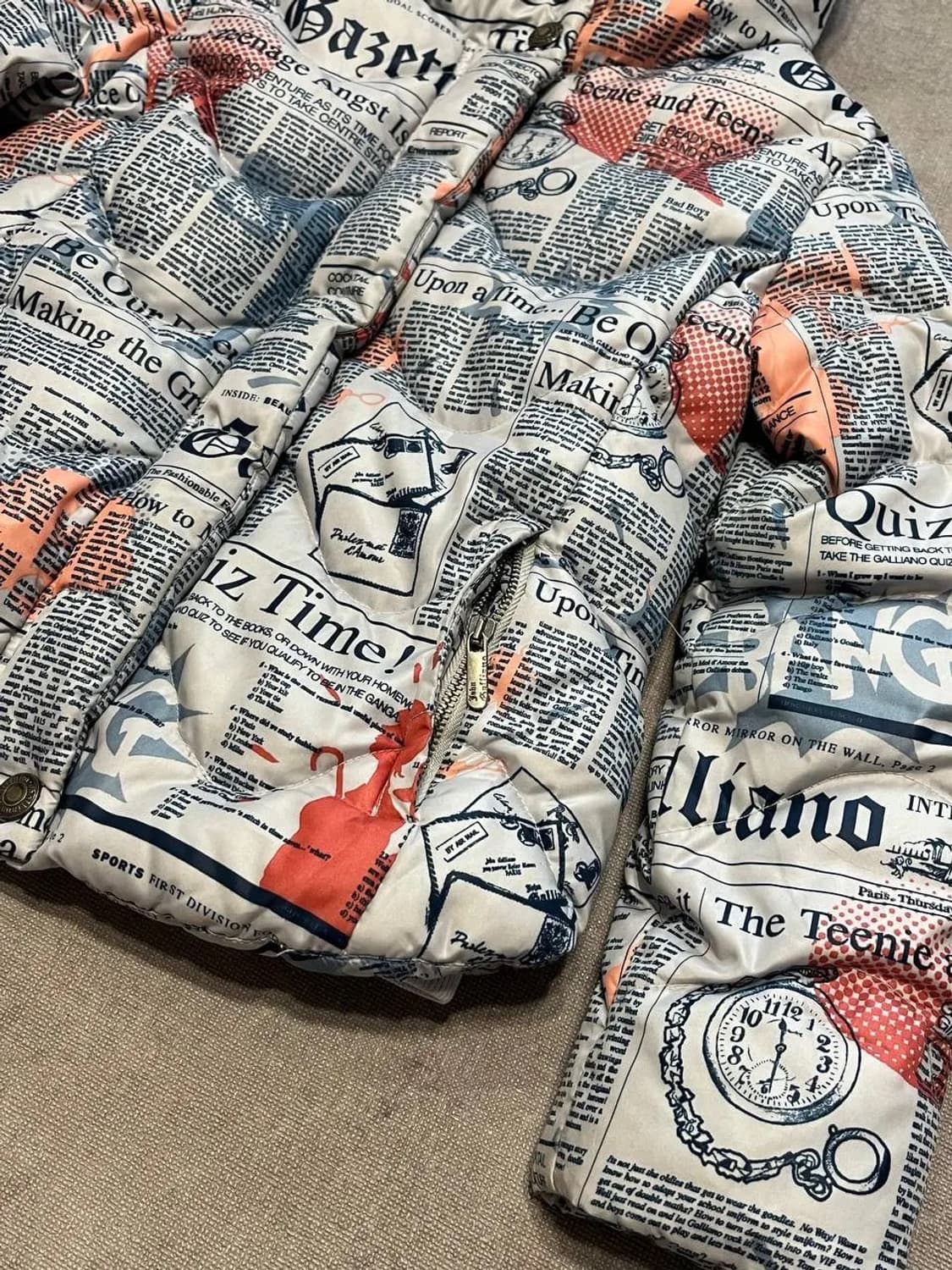 존 갈리아노 뉴스페이퍼 푸퍼자켓 상품이미지3