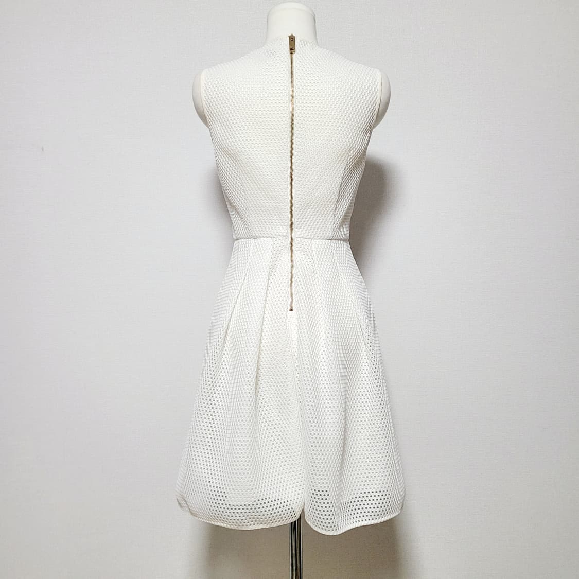 버버리 펀칭레이스 플레어 원피스 (55) 상태최상 상품이미지5