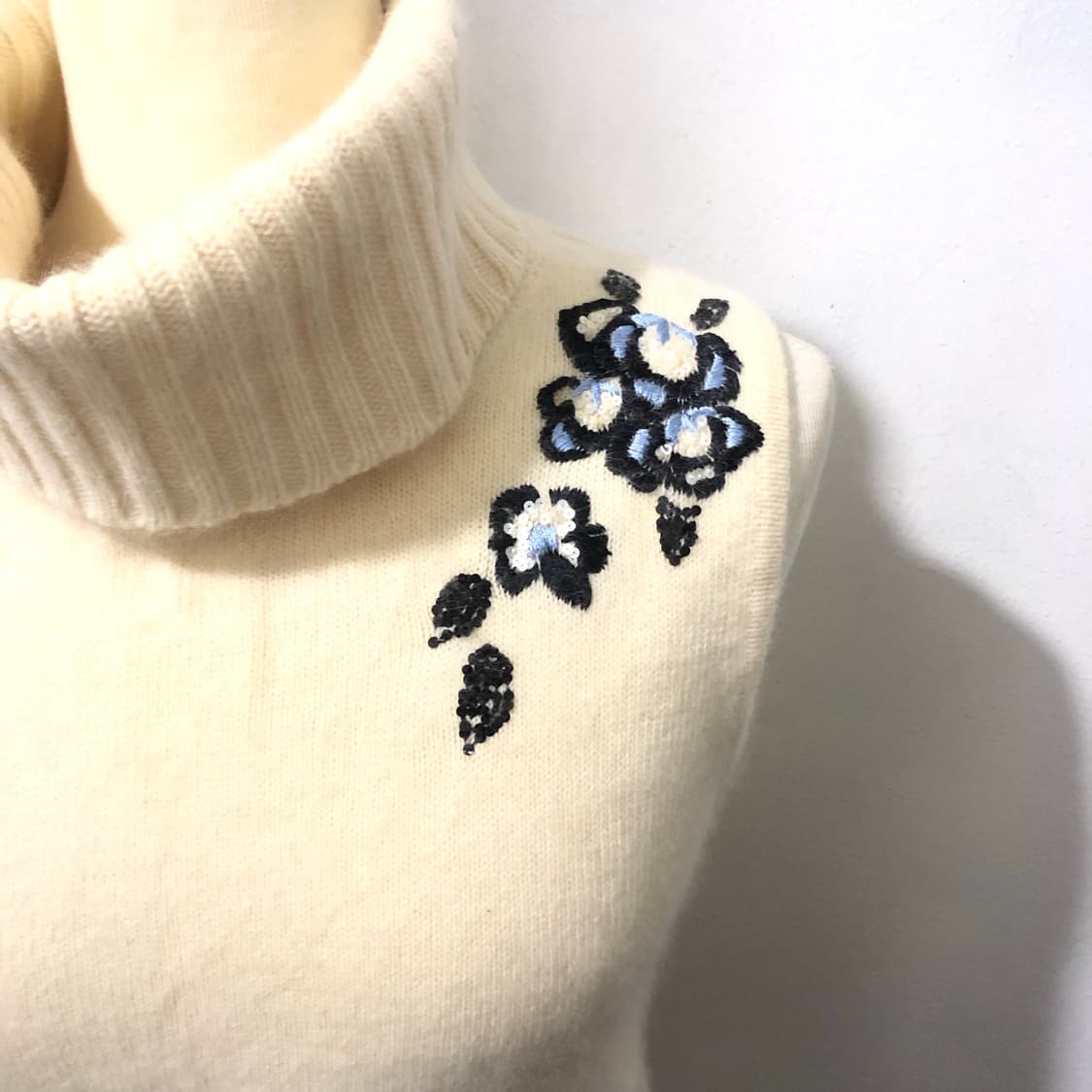 일본빈티지 sunauna 아이보리 플라워 자수 목폴라 니트 베스트 상품이미지3