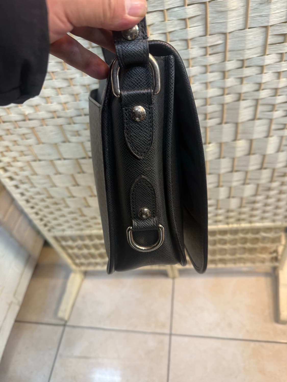 정품 루이비통 타이가 로만 메신저백 팝니다 상품이미지5