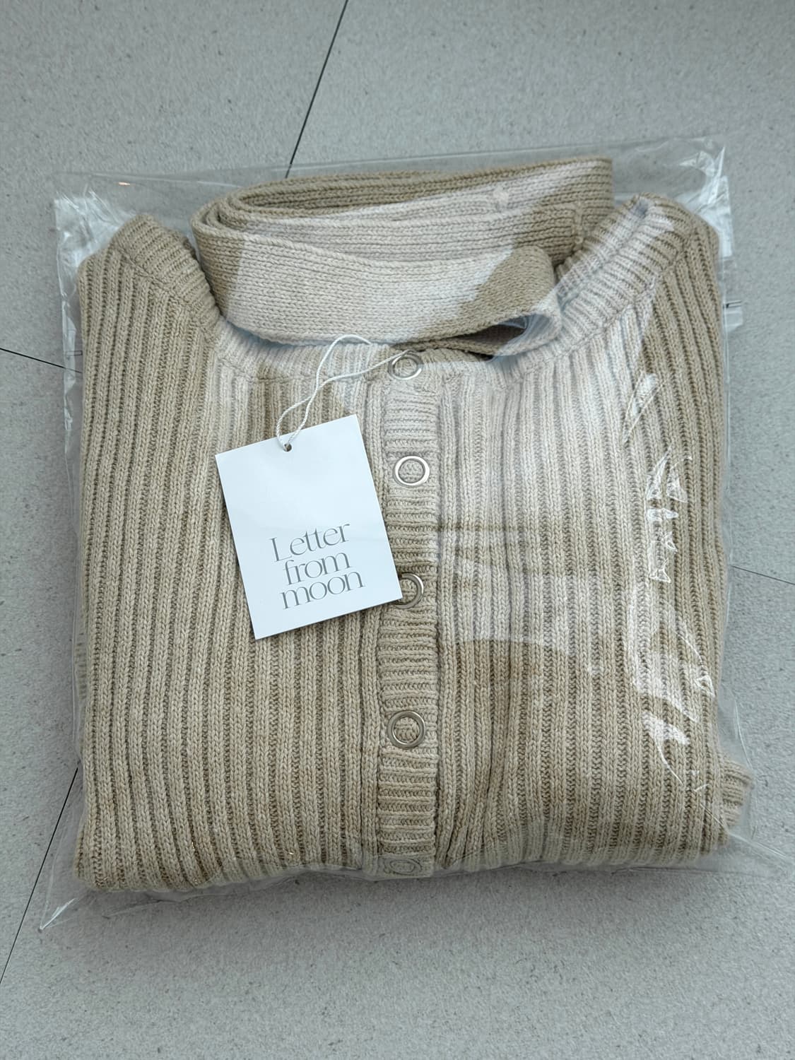 [레터프롬문] 소네트 보트넥 울 가디건 베이지 레터프롬문가디건 상품이미지10