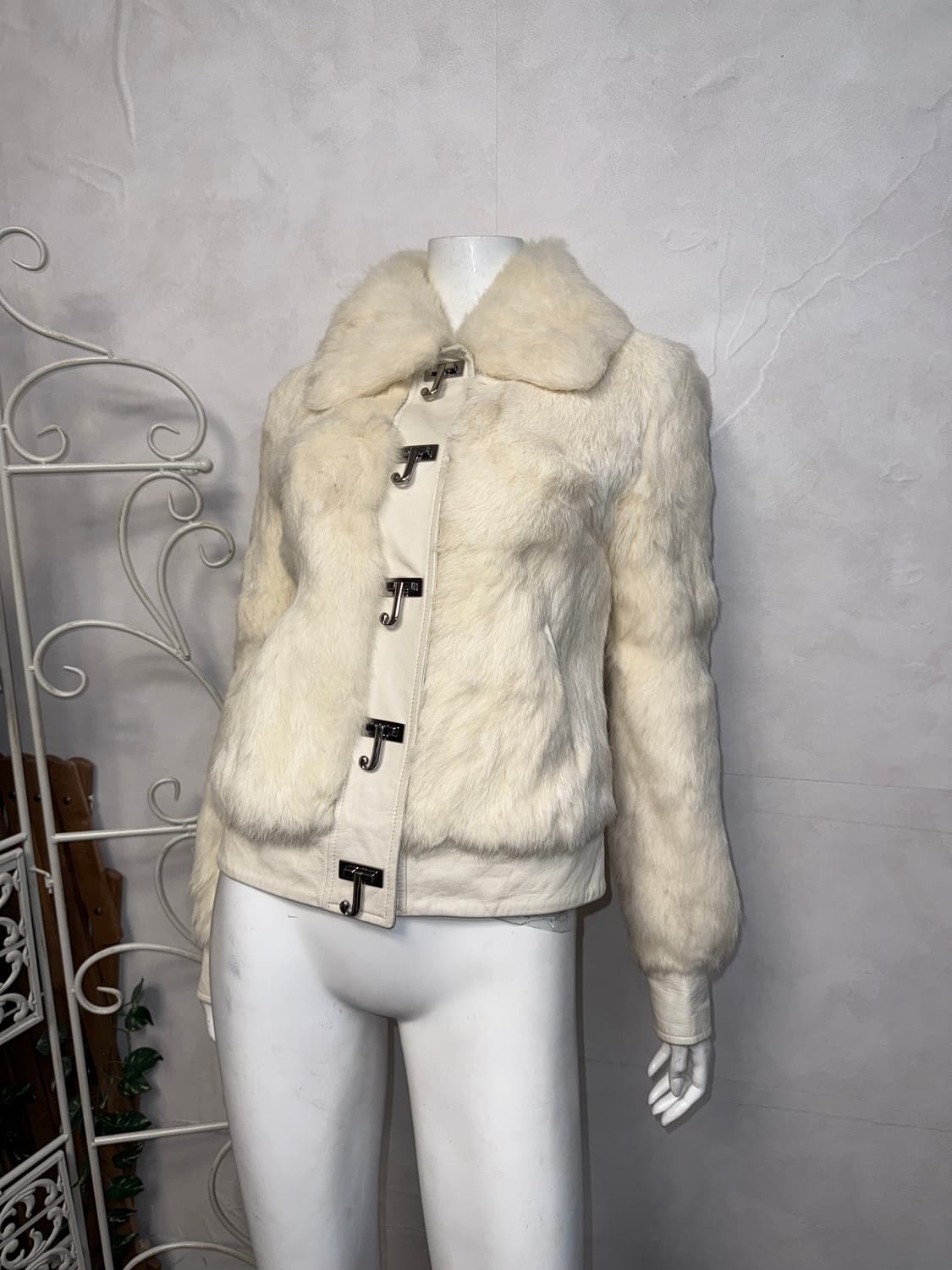 Juicy Couture white rabbit fur buckle jk 상품이미지6