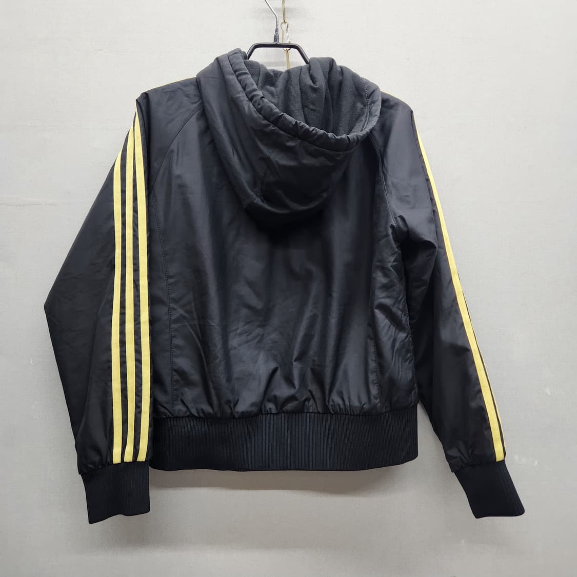 아디다스 오리지널 로고 삼선 퀄팅 크롭 점퍼 85(M) 상품이미지3