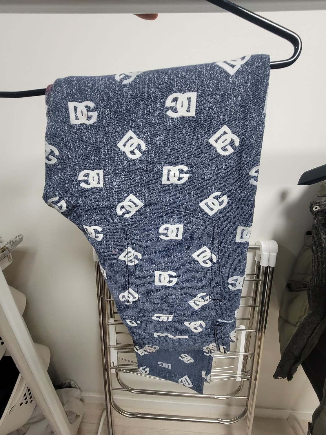 돌체앤가바나 한정판  로고 패턴 바지 상품이미지3