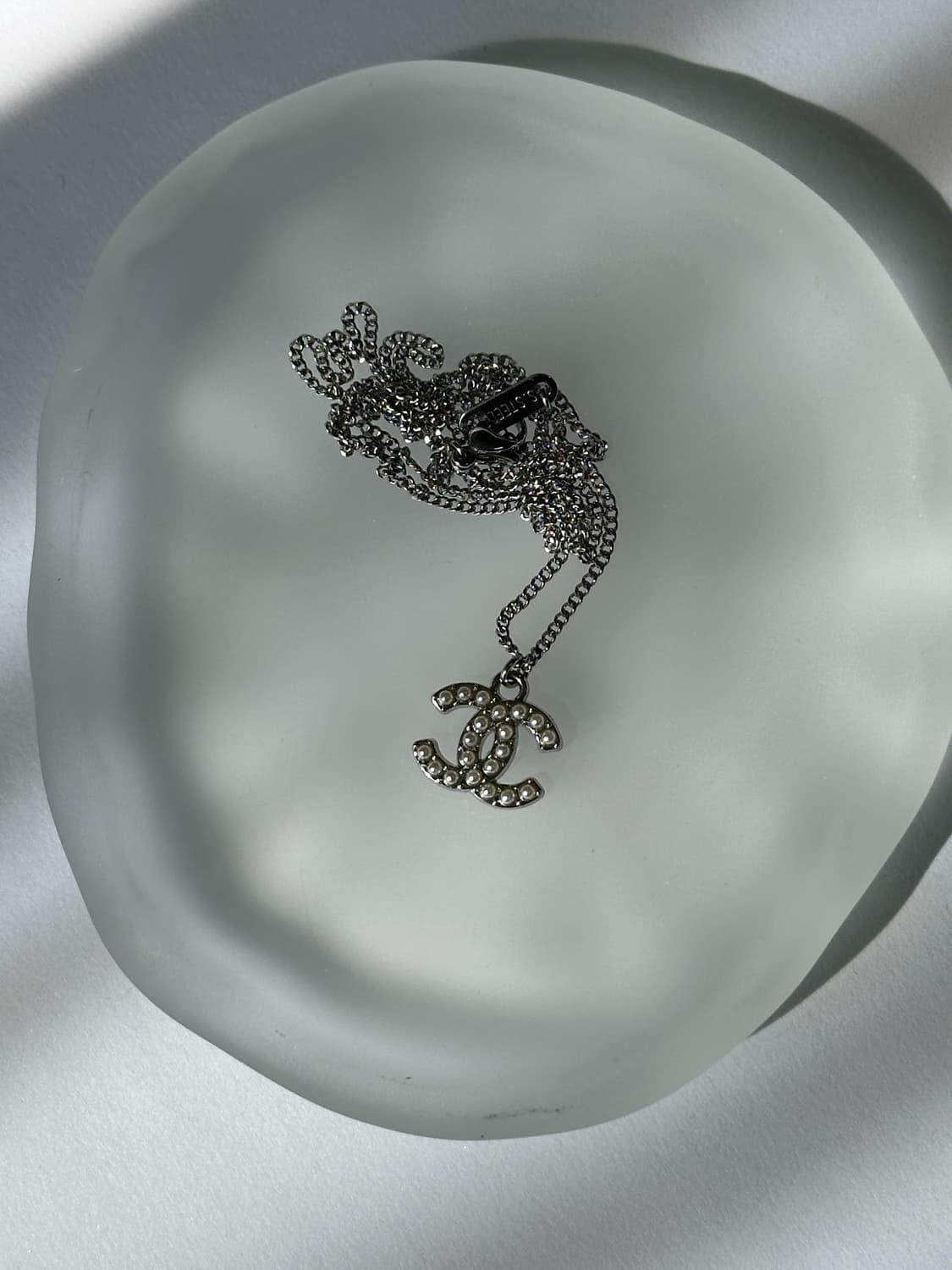 샤넬 cc로고 하프진주 업사이클링 목걸이 골드 상품이미지3