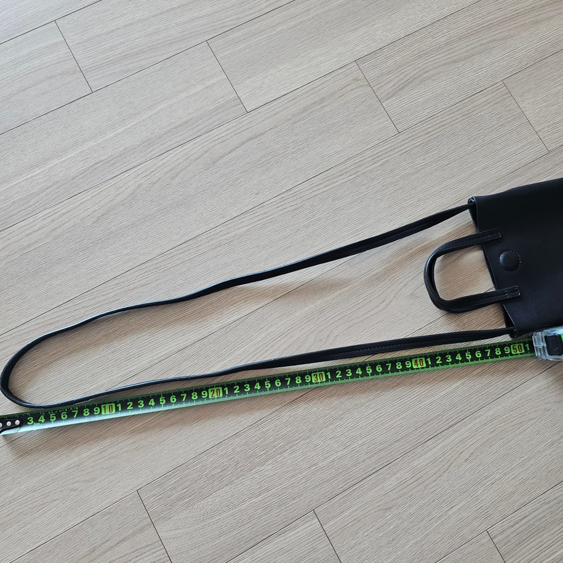 에잇세컨즈 블랙 스퀘어 미니멀 비건레더 크로스백 1회착 상품이미지6