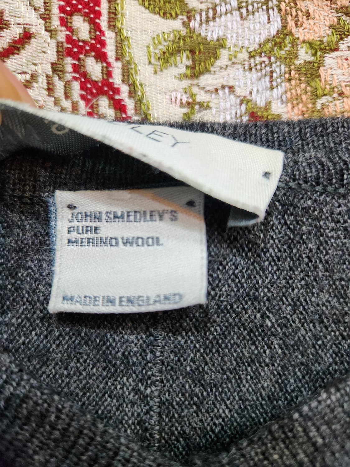 존스메들리 메리노울 진그레이 브이넥 니트

 상품이미지3