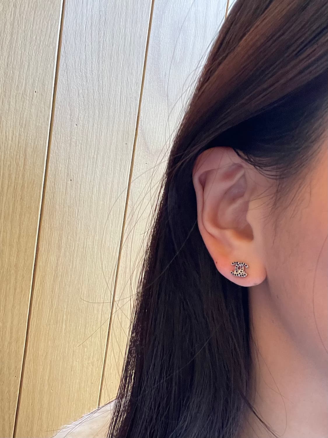 샤넬 정품 cc로고 업사이클링 블랙 스톤 미니 귀걸이 상품이미지4