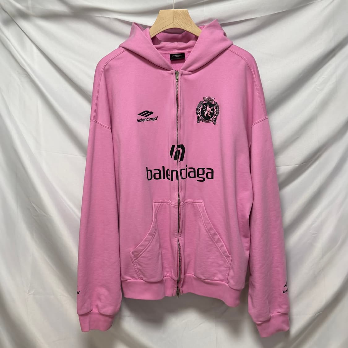 [S+급/L] 23FW 발렌시아가 사커 시리즈 후드집업 핑크 상품이미지1