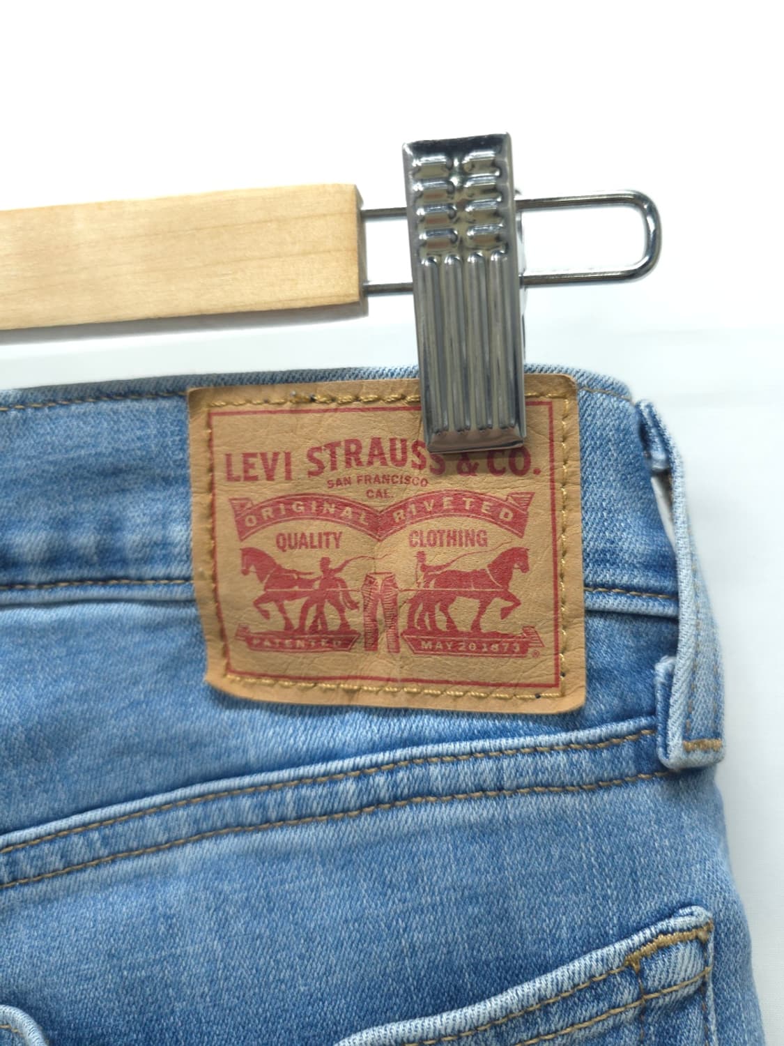 [리바이스] 여성 보이프렌드핏 중청 데님 (26사이즈) 상품이미지9