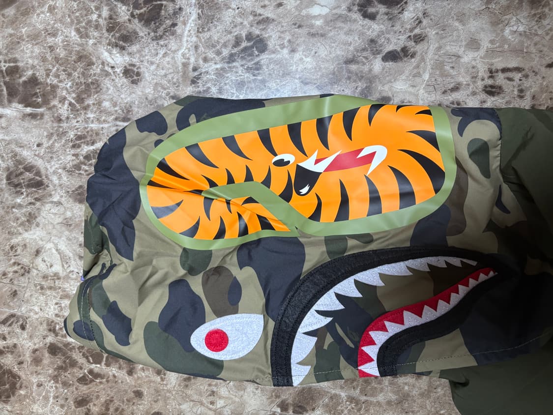 베이프 샤크 바람막이 상품이미지4