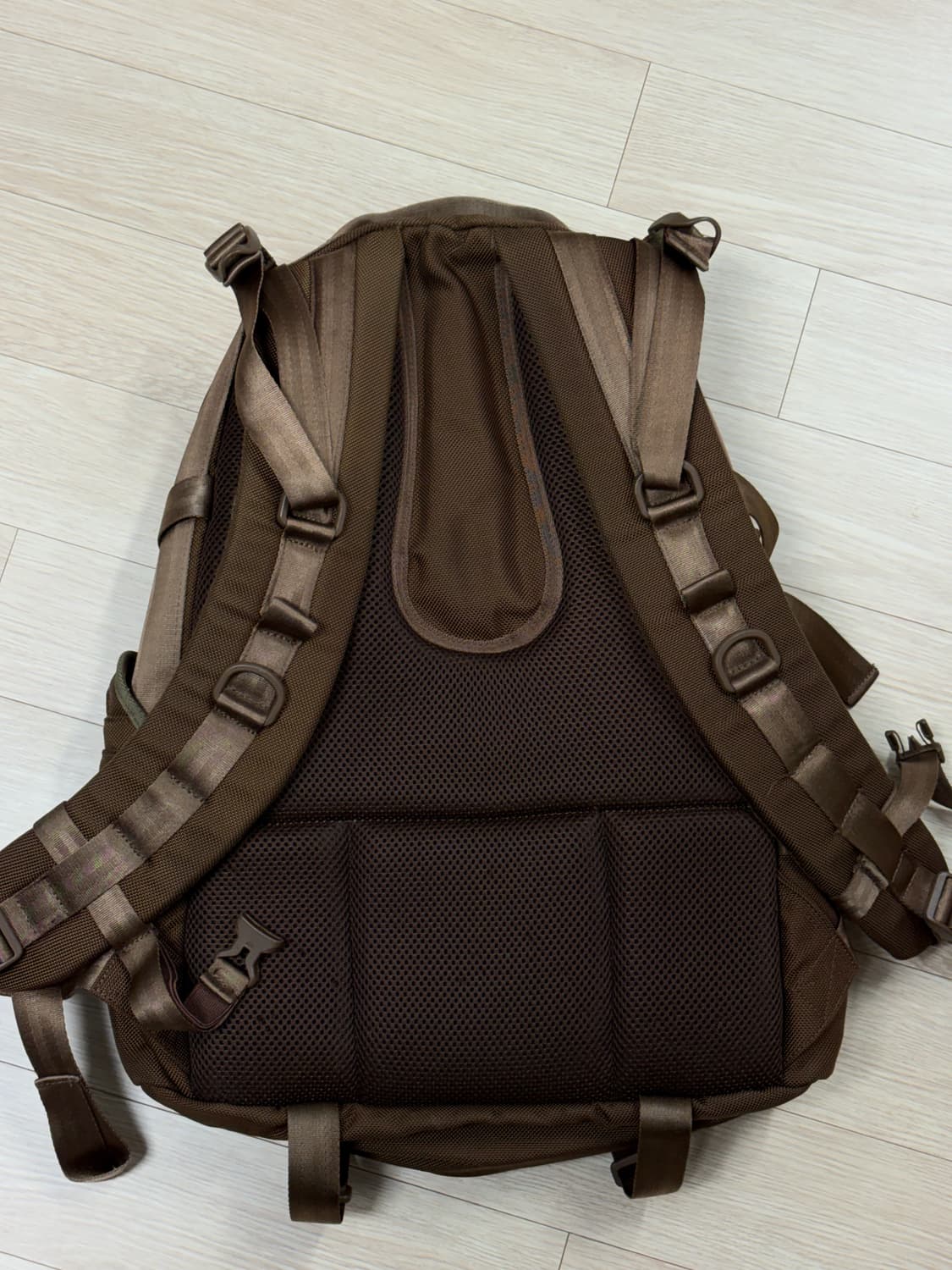 뉴에라 백팩 브라운 상품이미지2