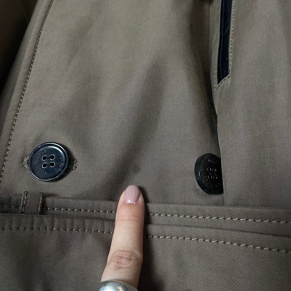 휴고보스 브라운 더블 트렌치 코트 상품이미지5