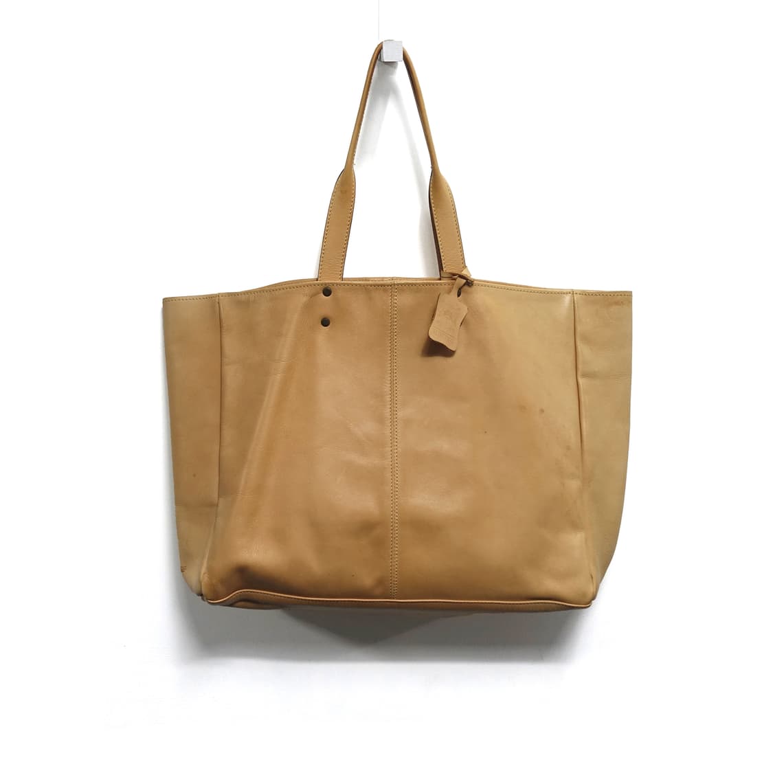 TUSTING 터스팅 베이지 레더 통가죽 빅 숄더백 상품이미지1