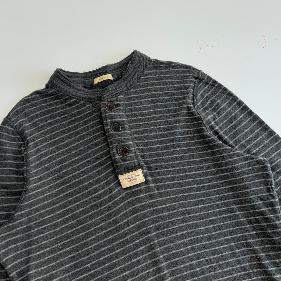 Abrcrombie 아베크롬비 그레이 스트라이프 헨리넥 롱슬리브 상품이미지4