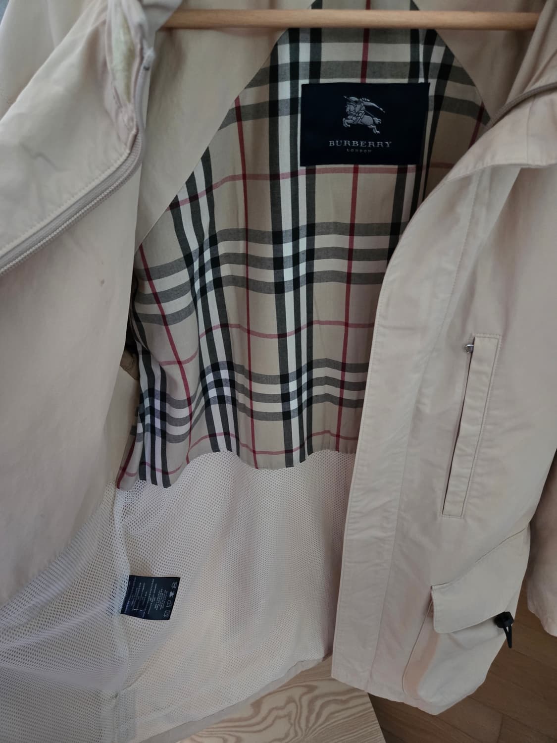 버버리 런던 노바체크 후드 자켓 / 뉴욕 매장 구매 상품이미지4
