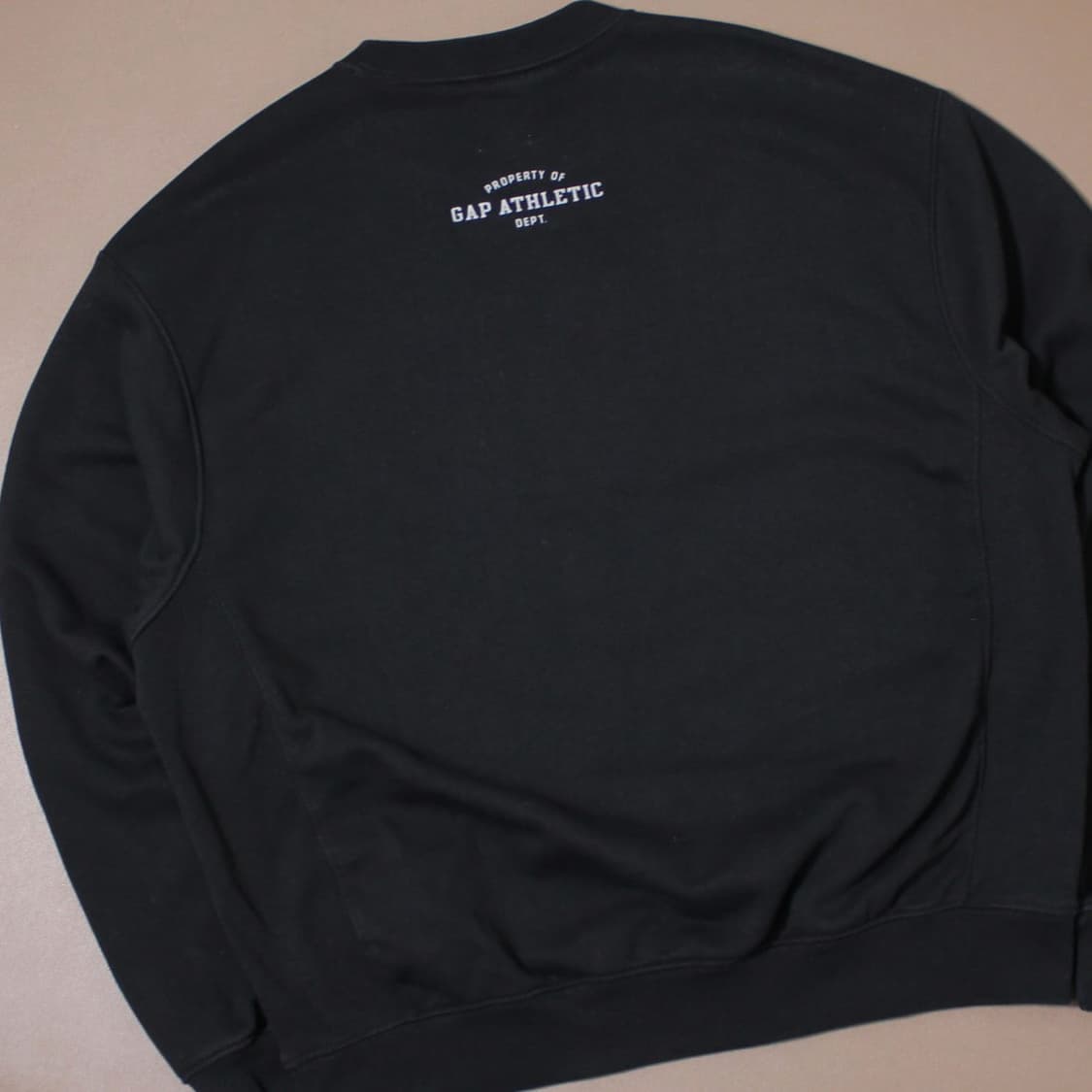 GAP 갭 블랙 맨투맨 상품이미지2