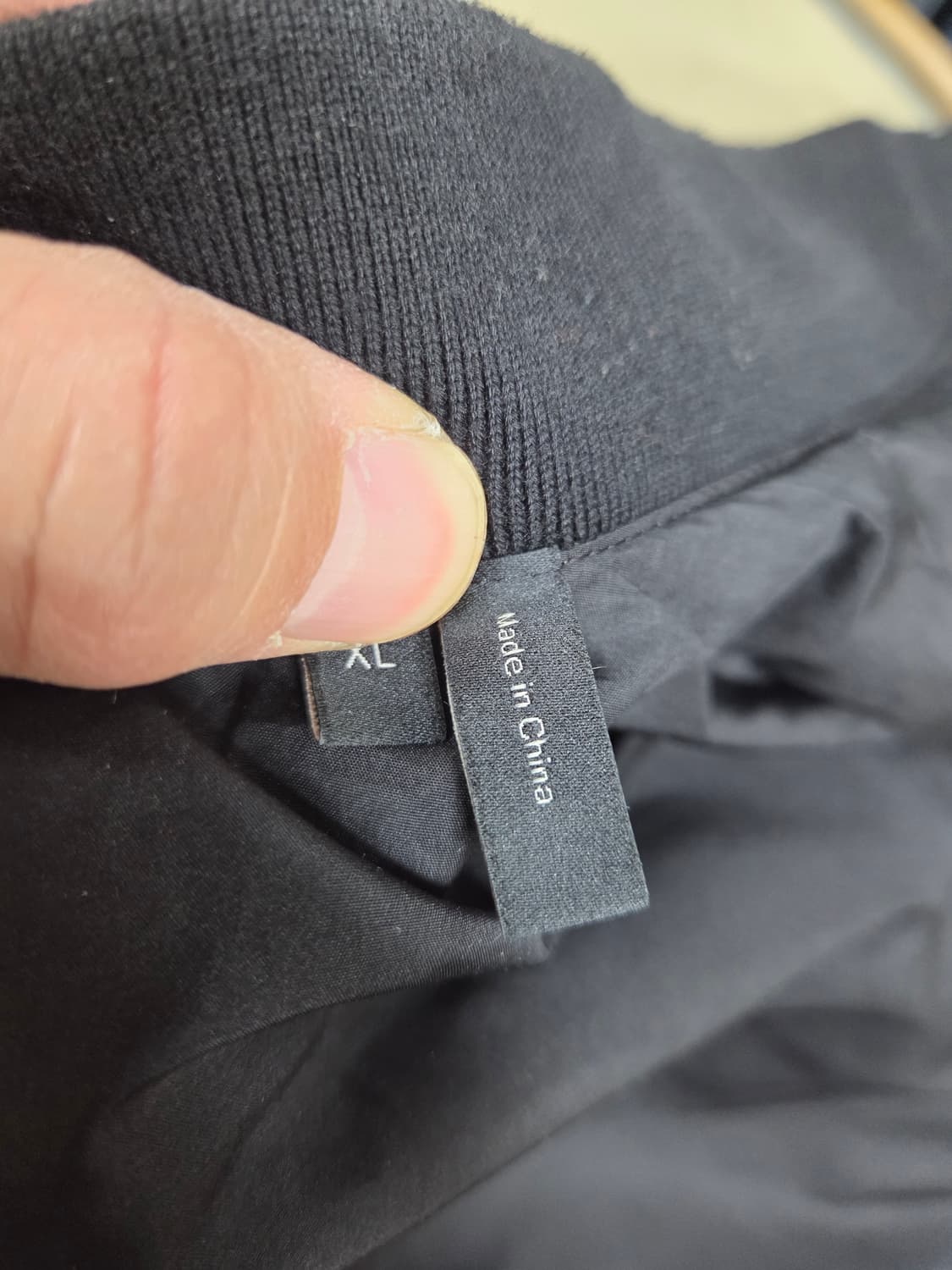 띠어리 노카라 경량패딩 xl 상품이미지4