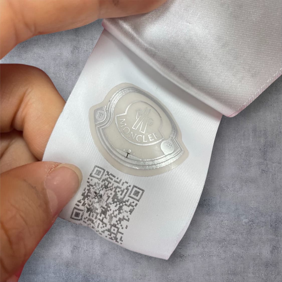 몽클레어 Moncler 핫핑크 로고 맨투맨 140 (44 착용가능) 상품이미지4