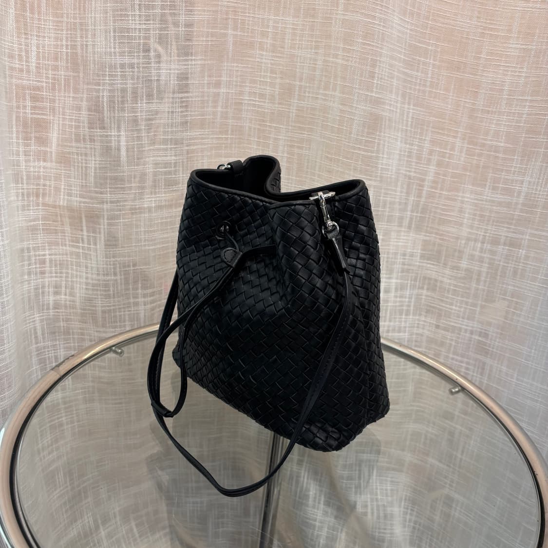 앤클라인 꼬임 버킷 숄더백     상품이미지3