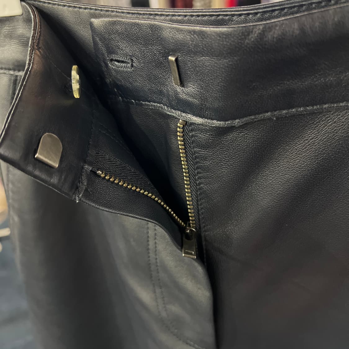 [28] COS 코스 천연 양가죽 와이드팬츠  네이비 상품이미지4