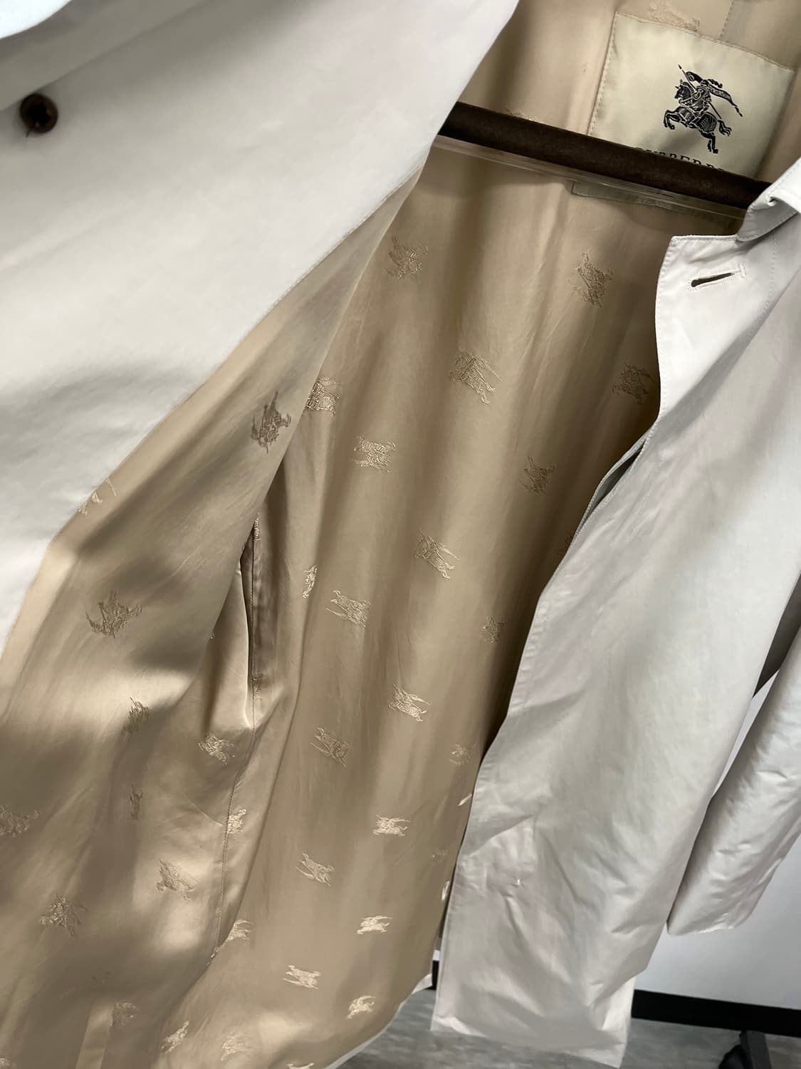 105) 버버리 런던 아이보리 맥코트 상품이미지9