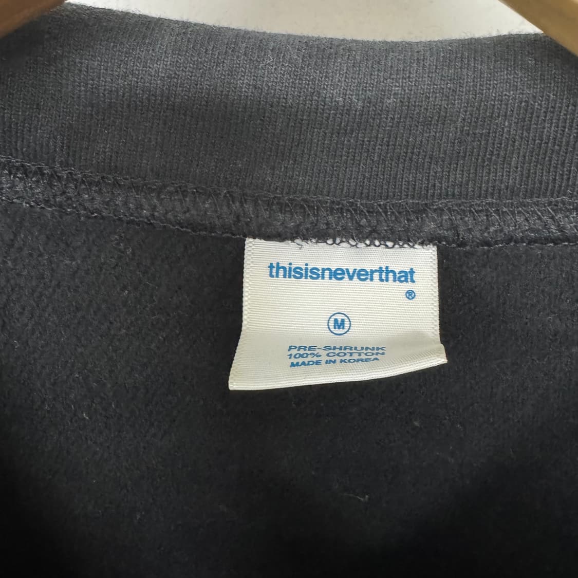 디스이즈네버댓 자수로고 카라 맨투맨 상품이미지3