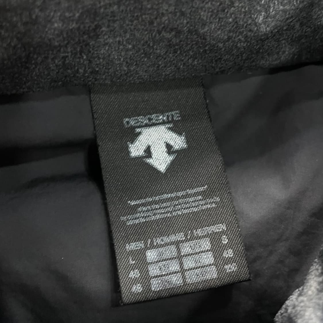 100 데상트 하이브리드 방풍 자켓 상품이미지3