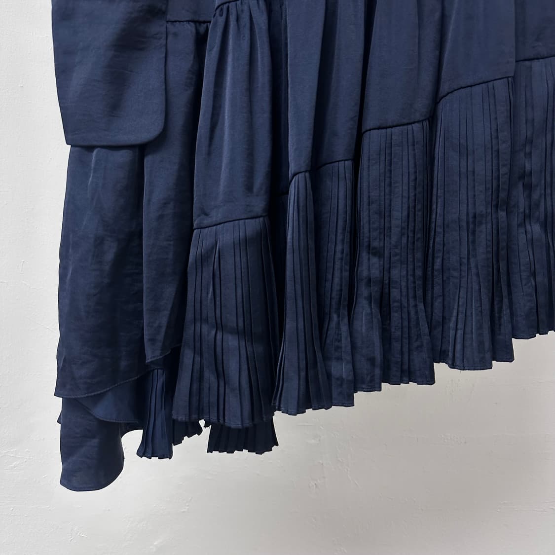 (새상품) 럭키슈에뜨 네이비 플리츠 언발란스 스커트 36사이즈 J33 상품이미지3