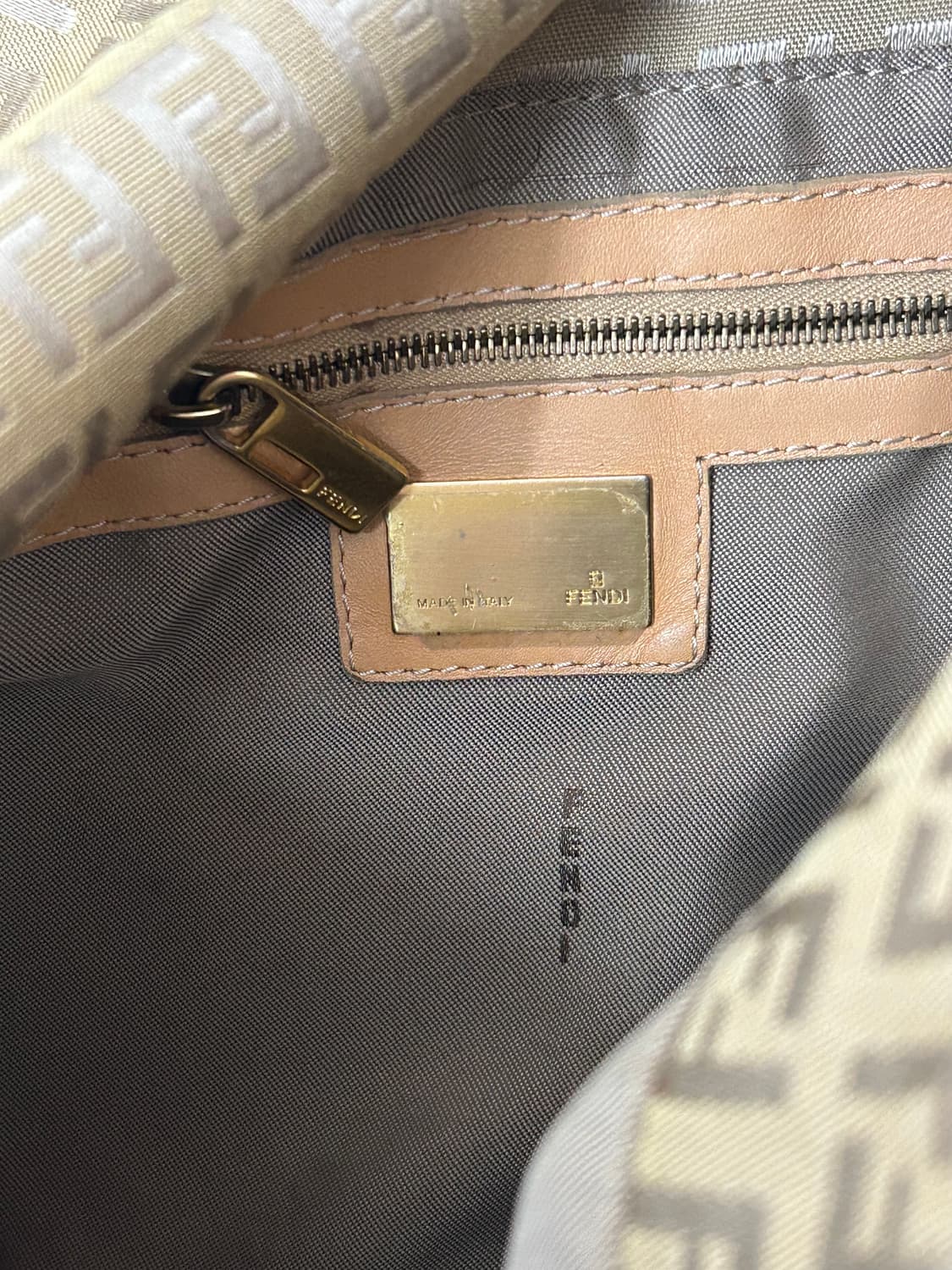 Fendi 펜디 베이지 맘마백 상품이미지10