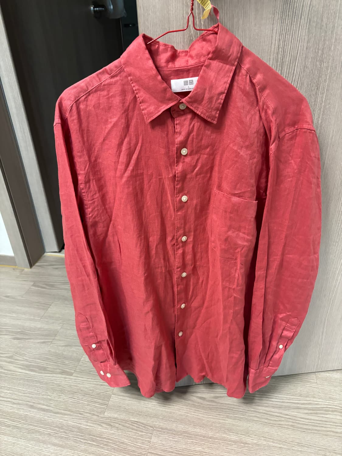 유니클로 프리미엄리넨셔츠 레드 상품이미지2