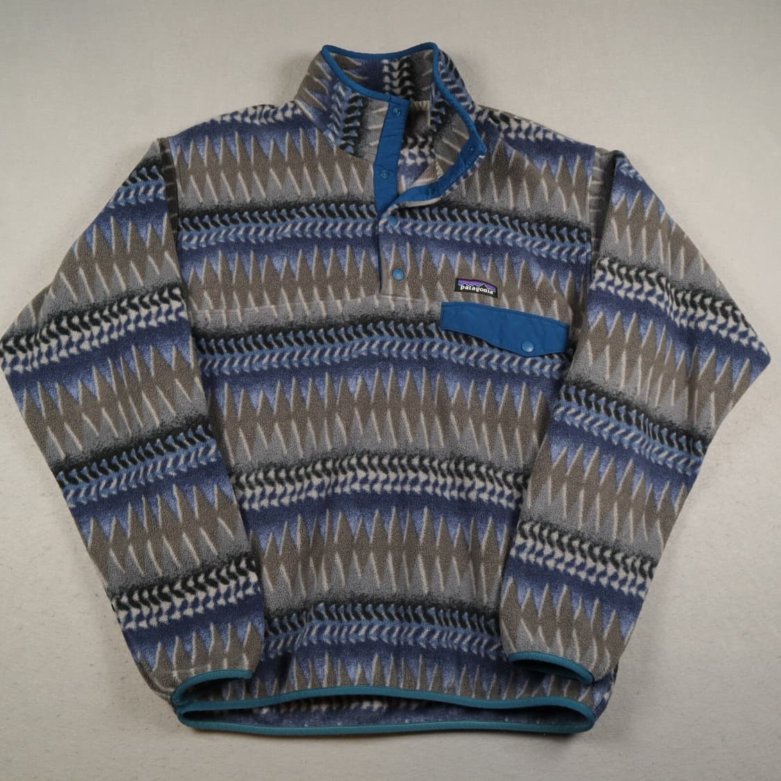 18FW 파타고니아 신칠라 스냅-티 플리스 숏헤어 멀티 블루 상품이미지1