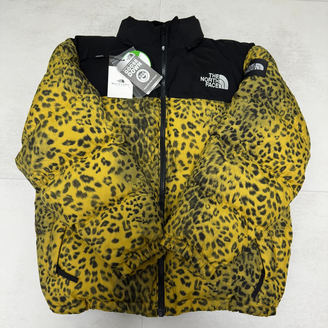 노스페이스 눕시 프린트 골드 레오파드 2XL 팝니다. 상품이미지1