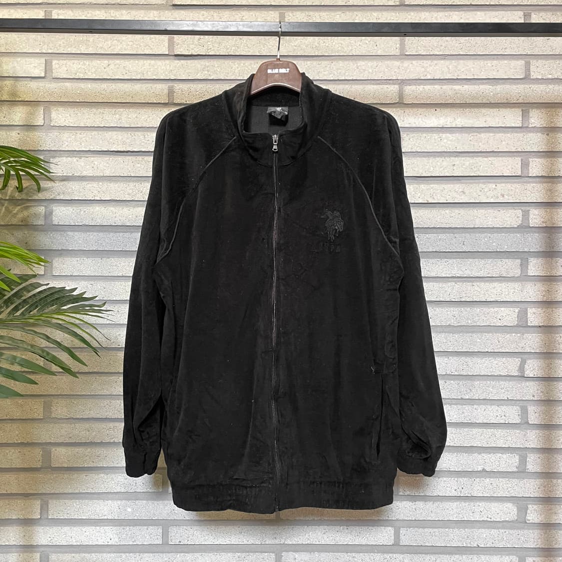 U.S. Polo Assn. 폴로 벨벳 집업 자켓 로고 디테일 블랙 상품이미지2