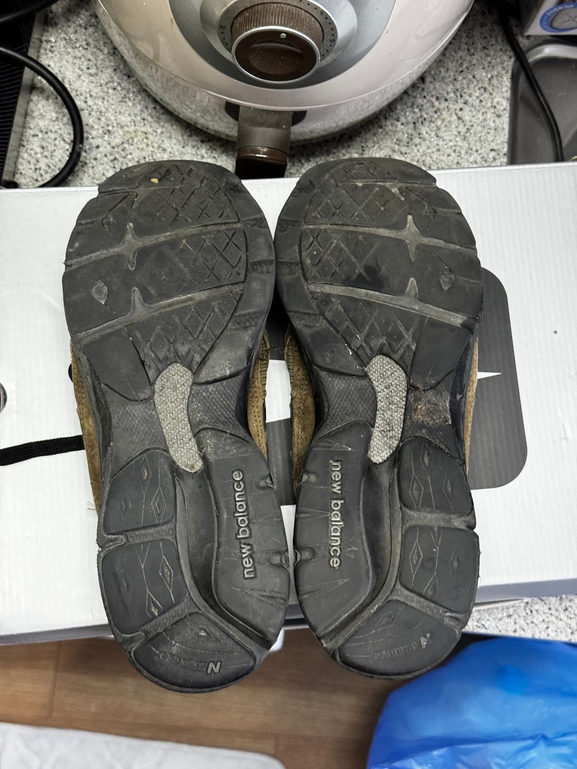 뉴발란스 x 자운드 990v3 285 박스 x 상품이미지3