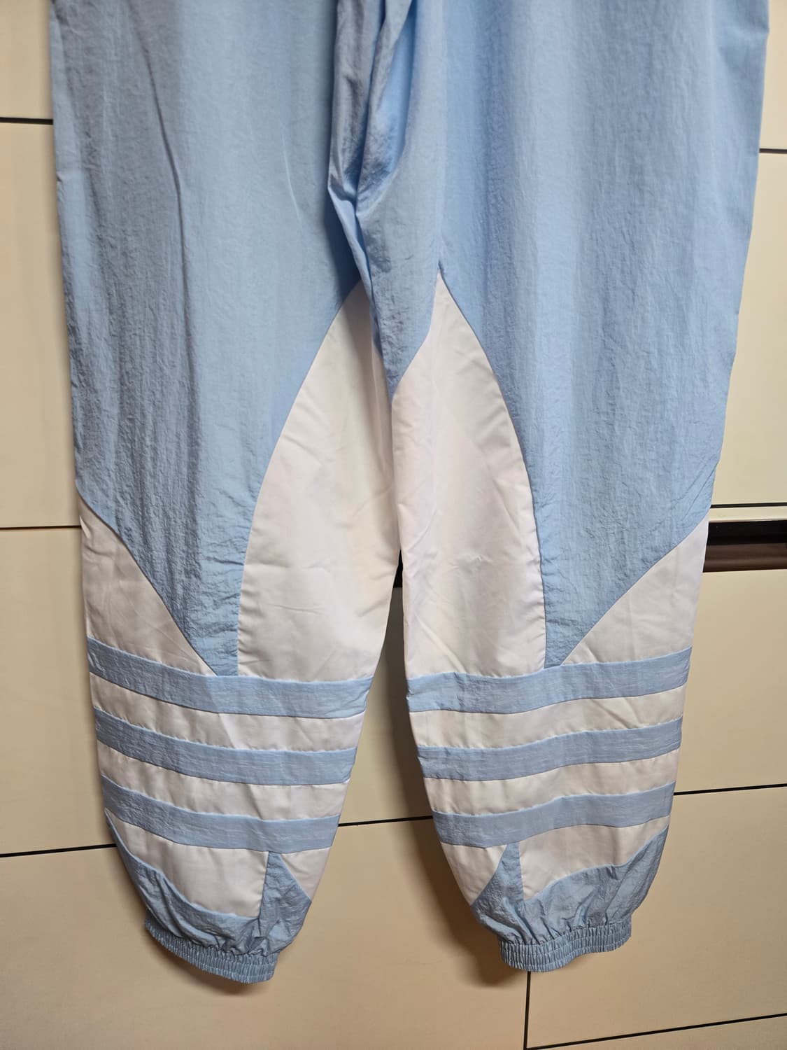 아디다스 트레포일 빅로고 스카이블루 조거팬츠(택달린새상품) 상품이미지5