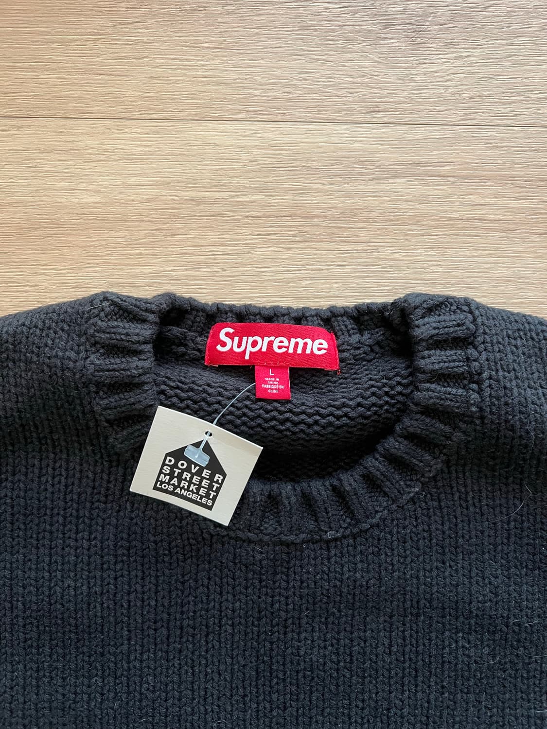 [L] 새상품 슈프림 25ss 토널 아플리케 스웨터 블랙 상품이미지2