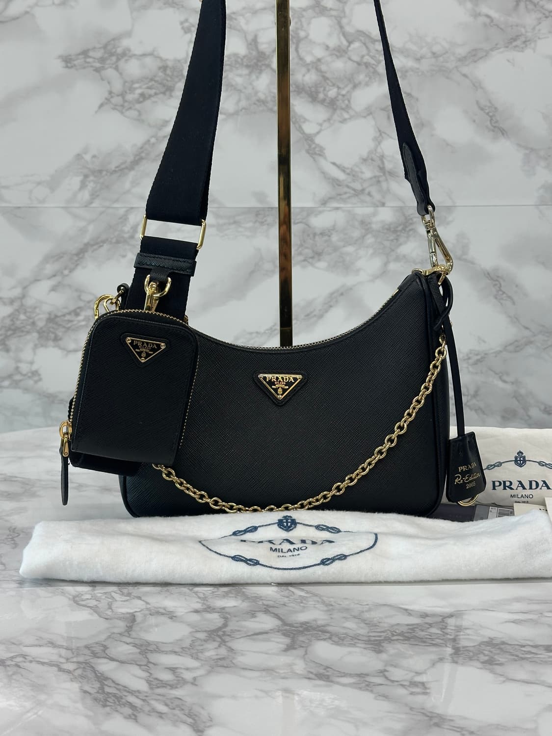 [새상품급/풀구성] 프라다 리에디션 2005 사피아노 레더 숄더백 블랙  상품이미지1