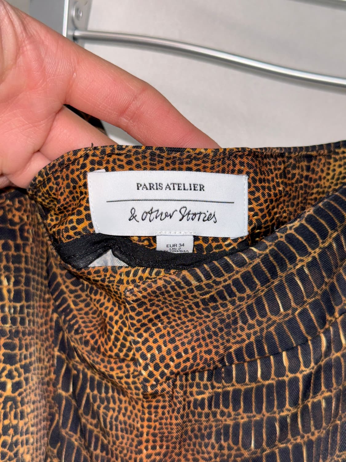 & Other Stories brown satin python pants 상품이미지5