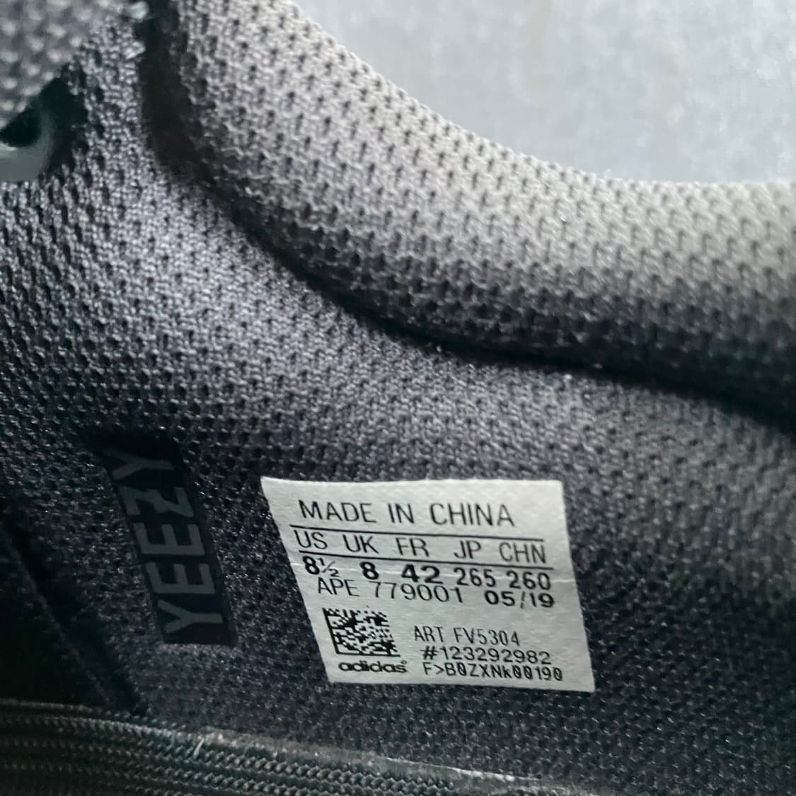 아디다스 이지부스트 700 유틸리티 블랙 상품이미지4