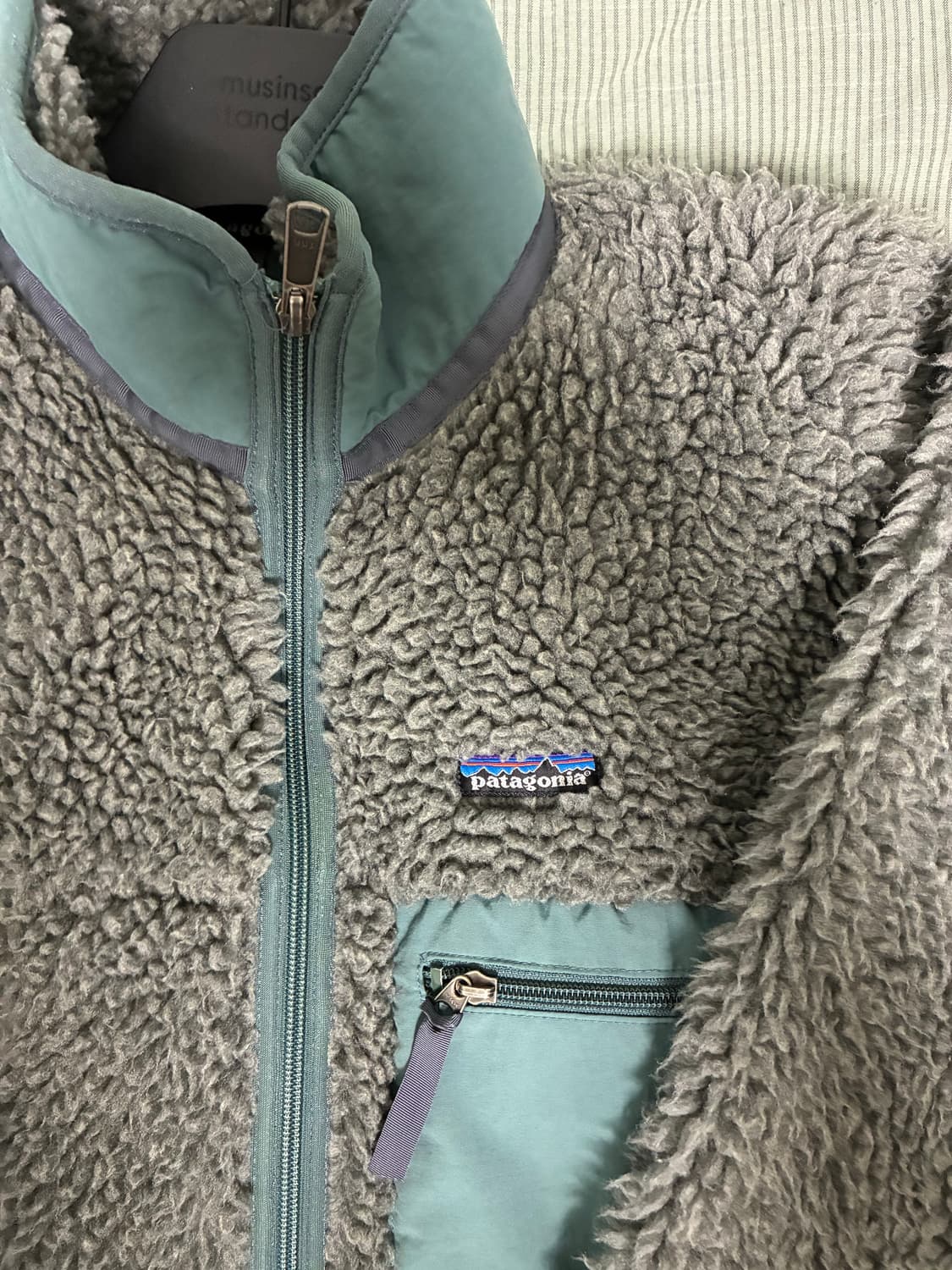파타고니아 딥파일 클래식 레트로 가디건 그레이 상품이미지2