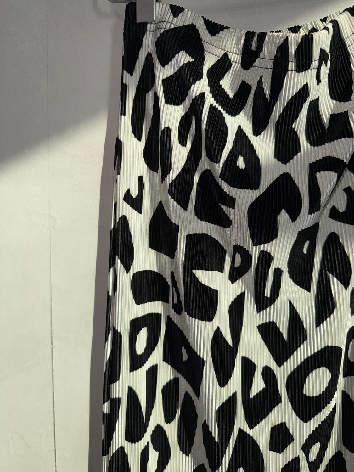 Black&white geometric stretch pleats sk 상품이미지3