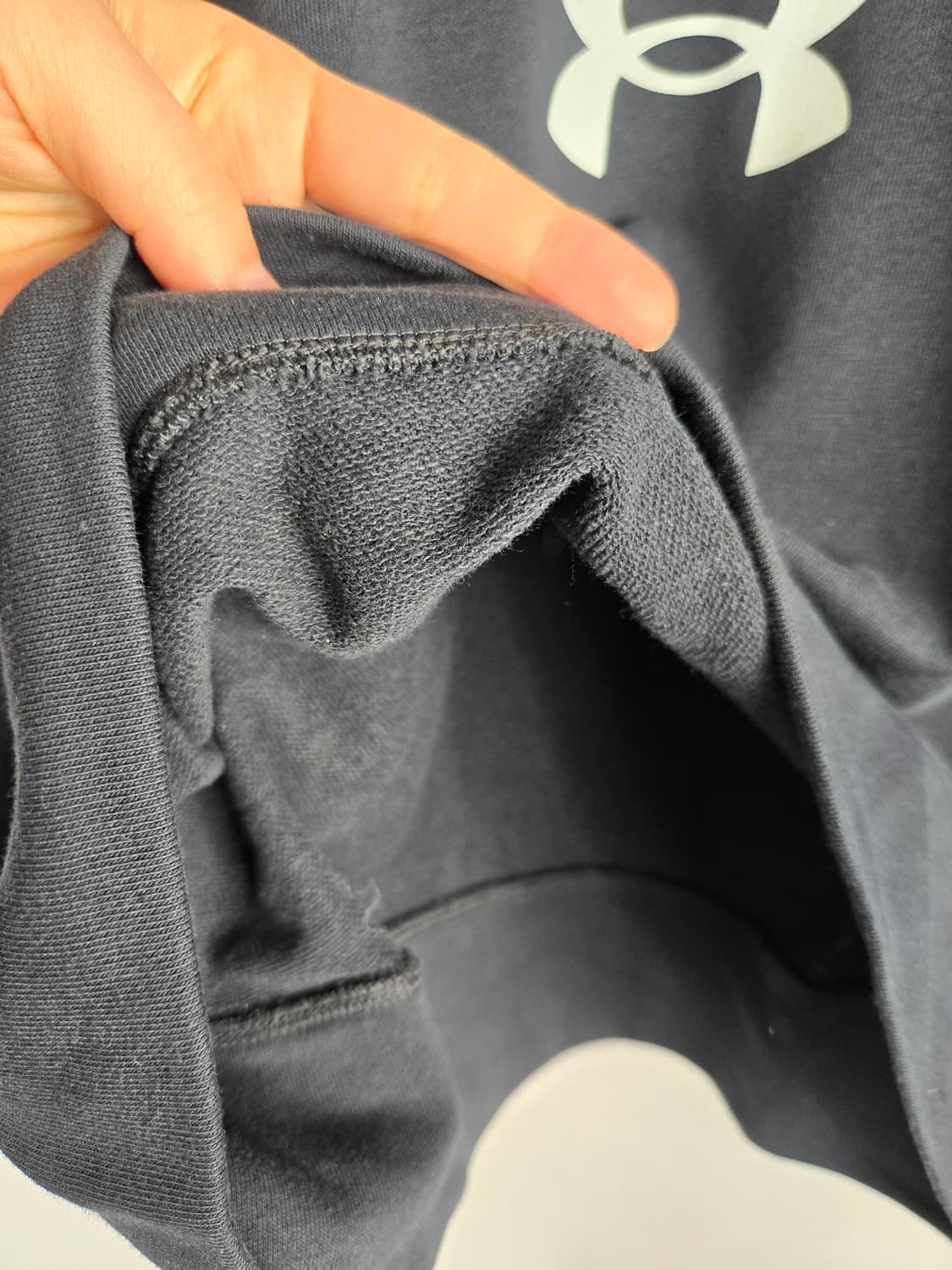 [무료배송]언더아머 L 여성 루즈핏 맨투맨 블랙에 가까운 네이비 상품이미지5