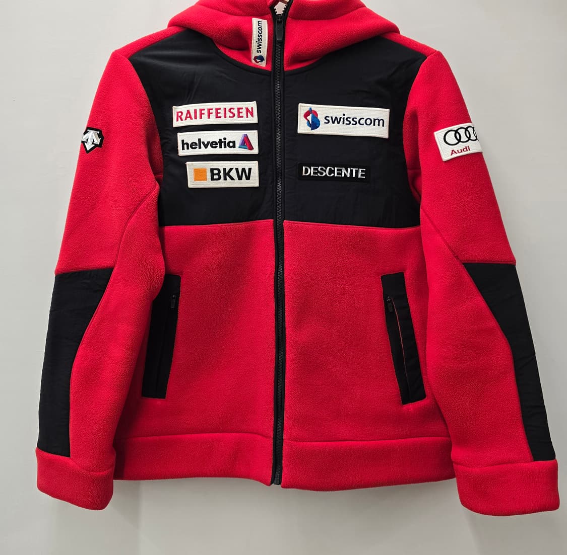 데상트 키즈 스위스 본딩 플리스 후드자켓.
싸이즈 160 상품이미지1