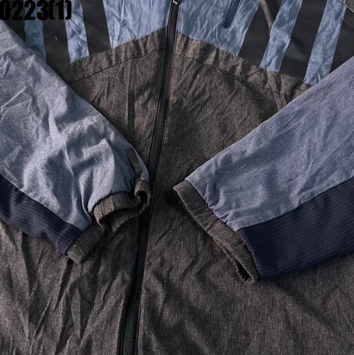 아디다스 화이트 마운티어링 콜라보 바람막이  상품이미지4