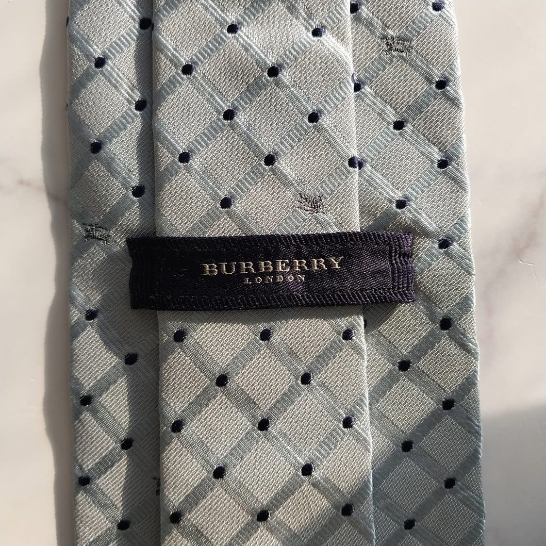 버버리 실크 라이트그레이 체크 도트 넥타이 9.5cm B등급 K1404
 상품이미지4