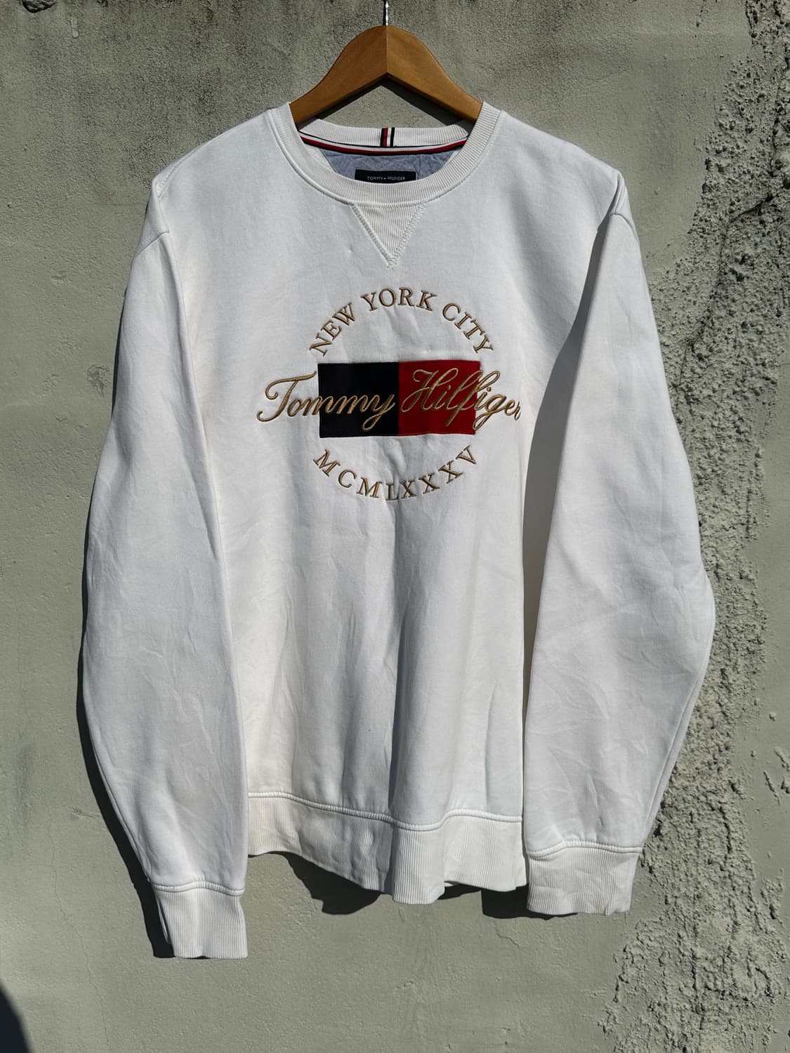 [XL] 타미힐피거 자수 화이트 맨투맨 스웻셔츠 상품이미지1